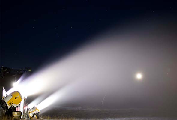 0905HR SnowMakingStart 590x400