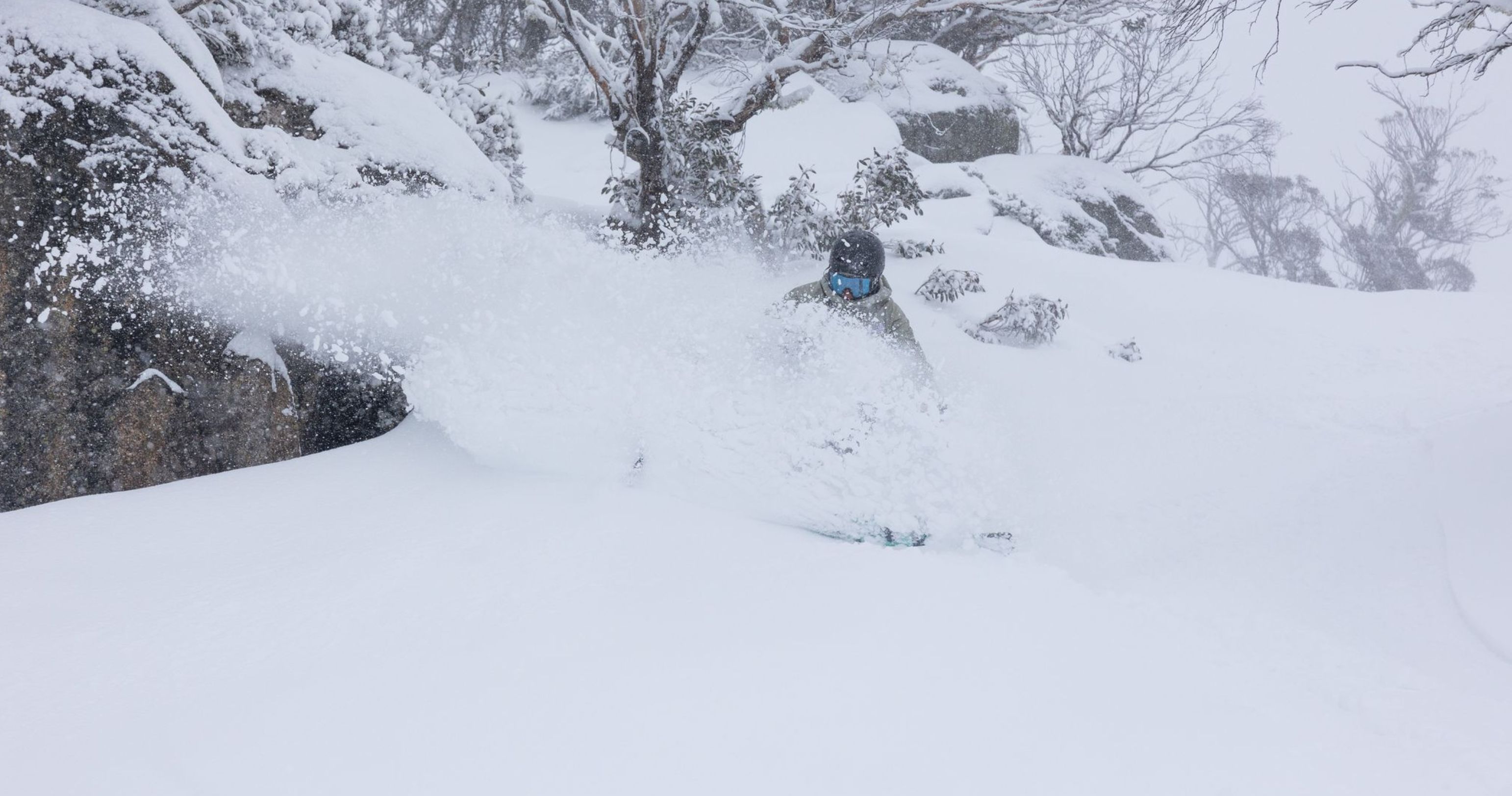 powder spray on skis